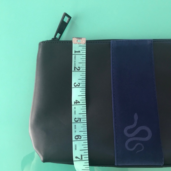 Clutch bag with sexy snake design - Picture 3 of 5